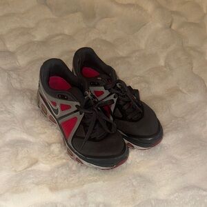 Nike Black and Red Athletic Shoes with Sporty Design